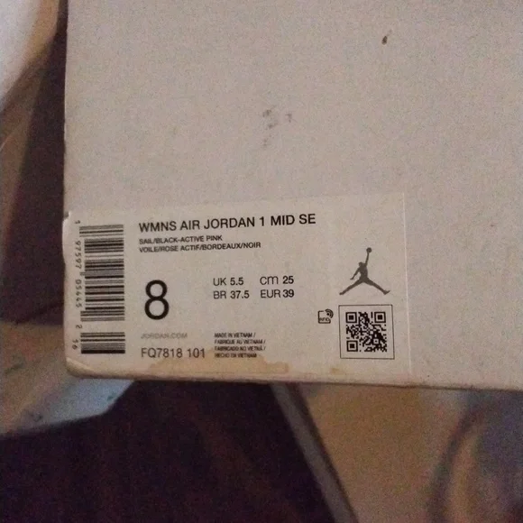 Nike Air Jordan 1 Mid SE - Picture 3 of 3